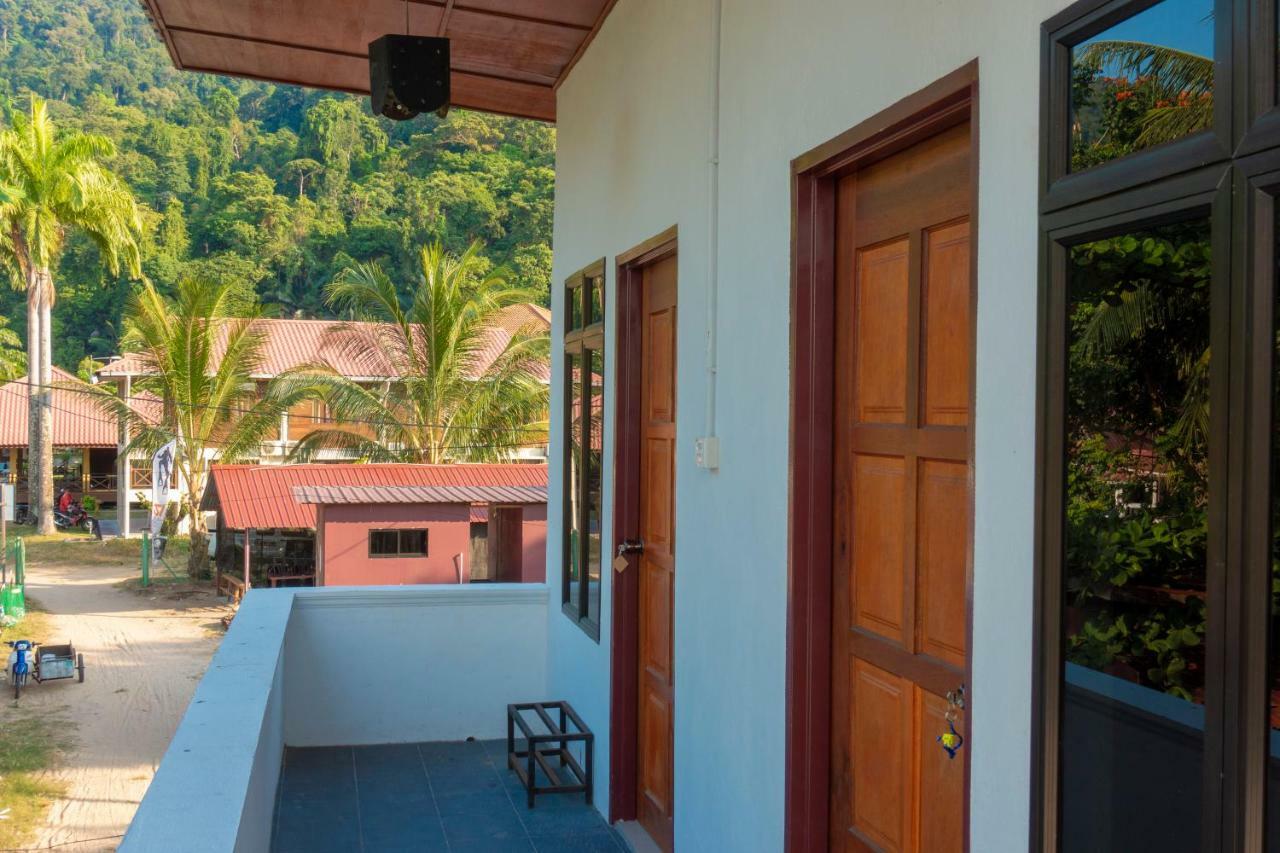 Tioman Cabana Bed & Breakfast Kampong Ayer Batang Exterior photo